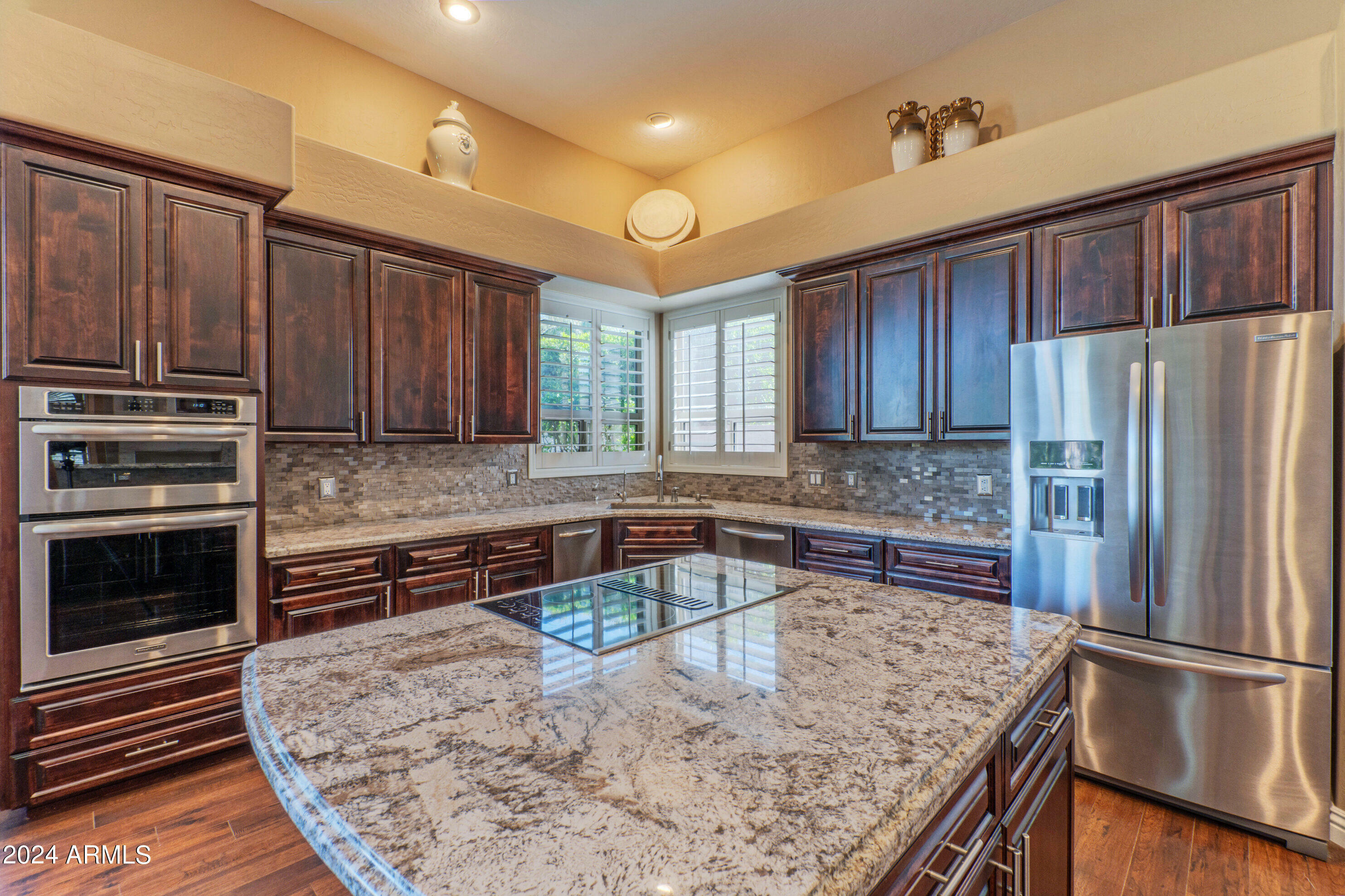 4410 E Robin Lane  Phoenix AZ 85050 photo