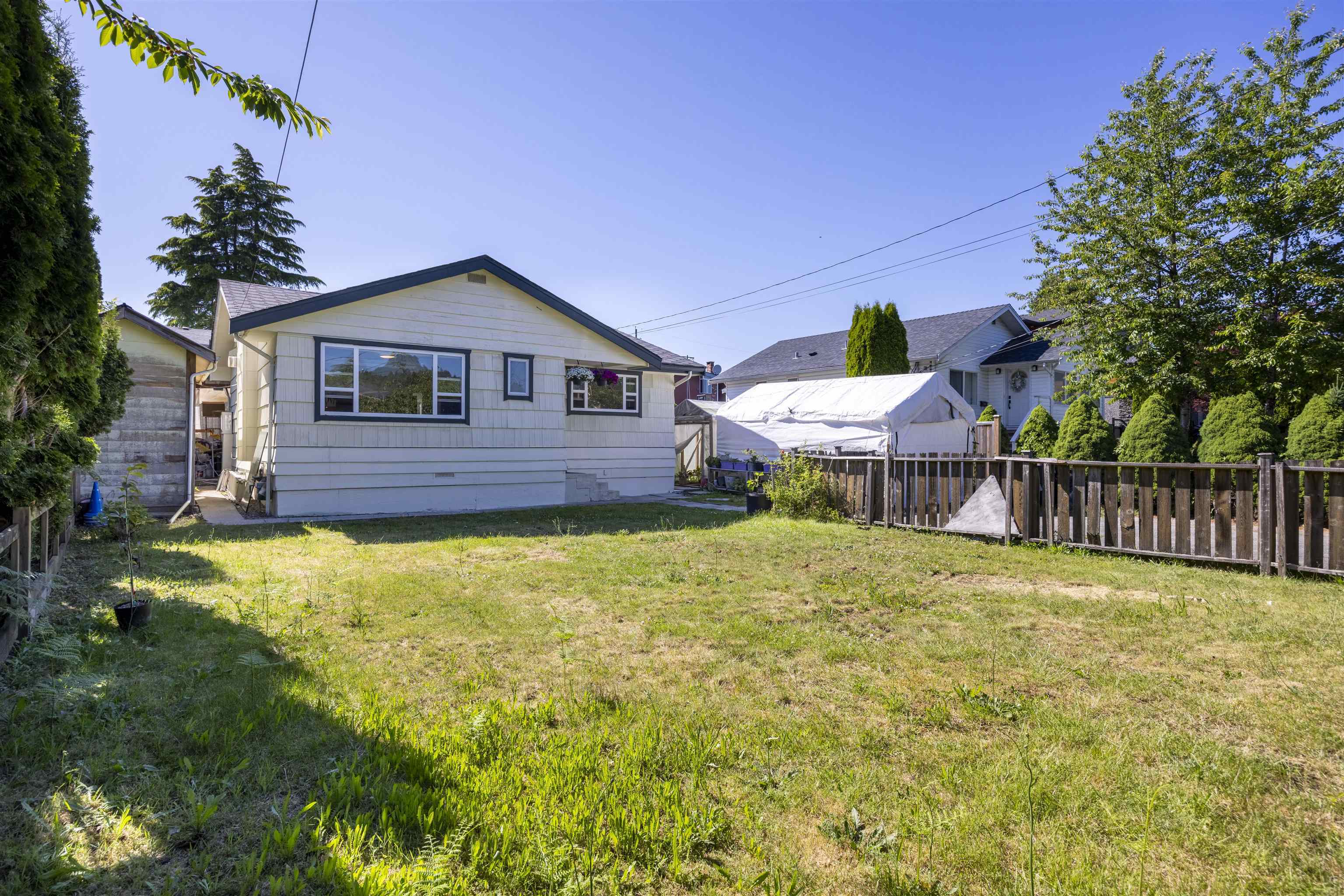 Property Photo: 931 Sperling Avenue BC V5B 4H7