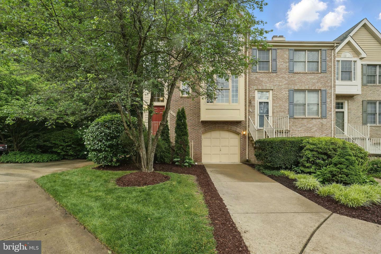 Property Photo: 1393 Heritage Oak Way VA 20194