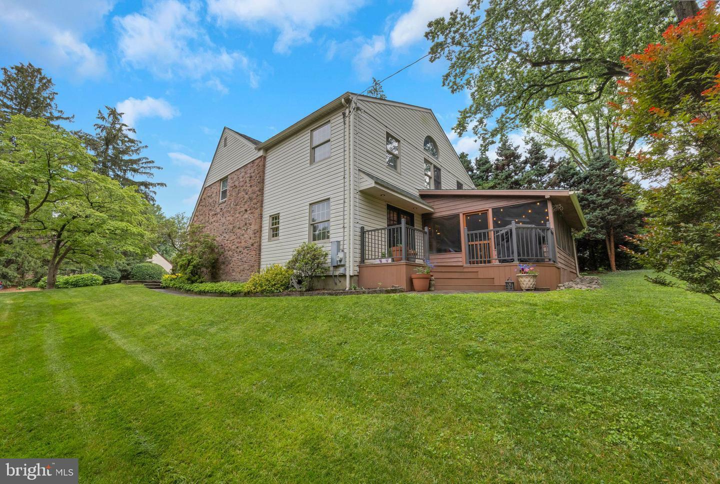 Property Photo: 727 Hemlock Road PA 19063