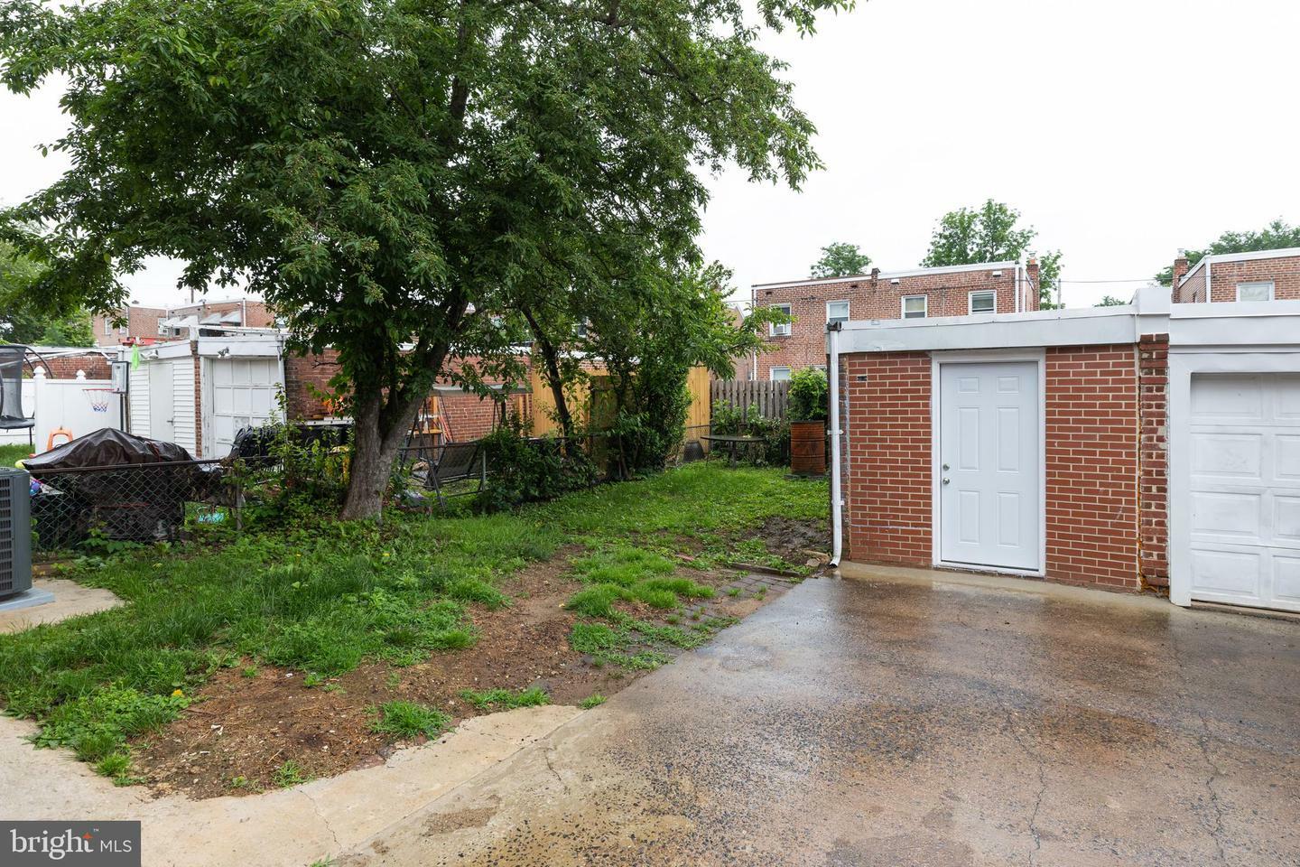 Property Photo: 1233 Roosevelt Dr 100 PA 19083