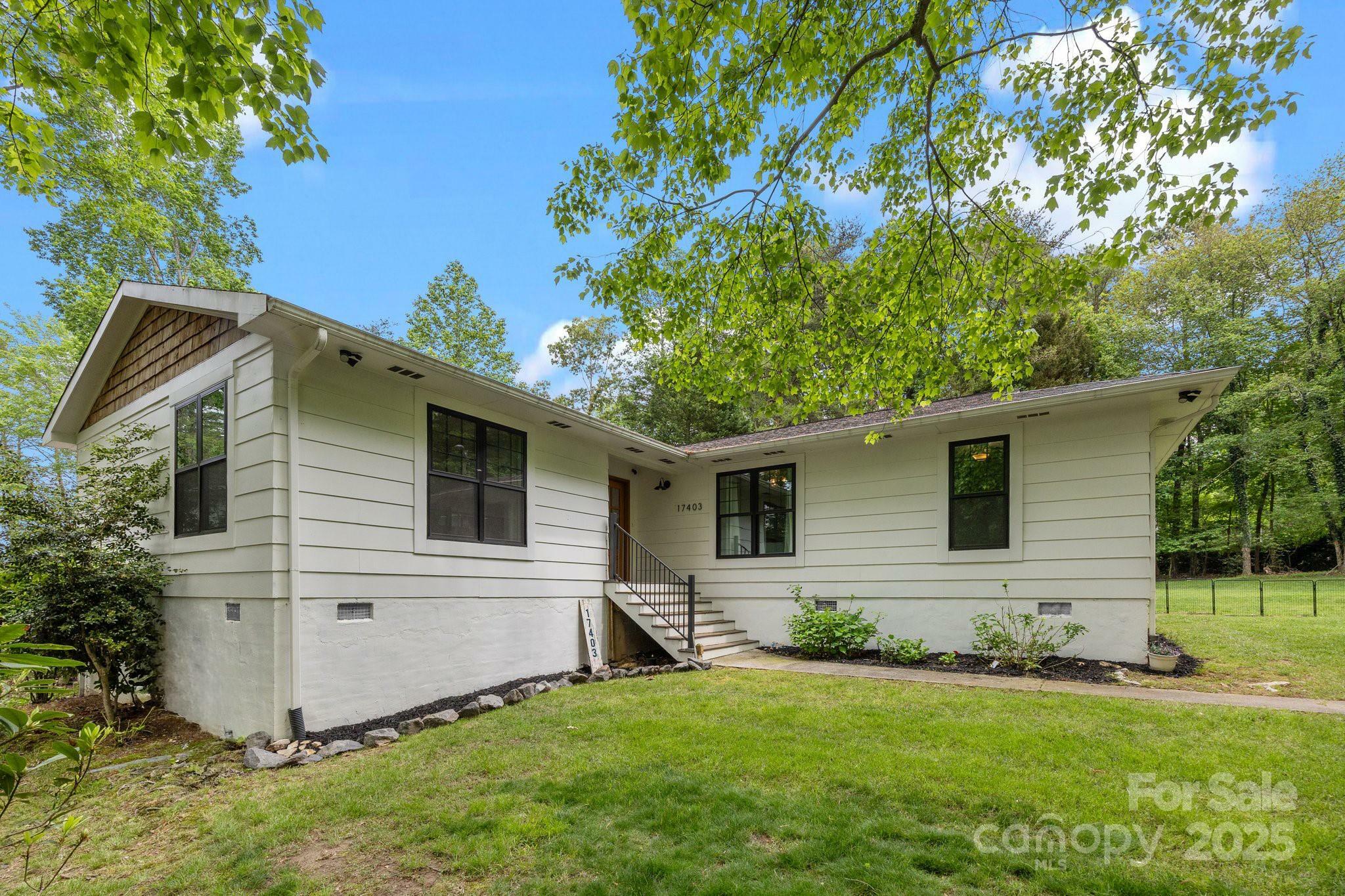 Property Photo: 17403 Green Hill Road NC 28278