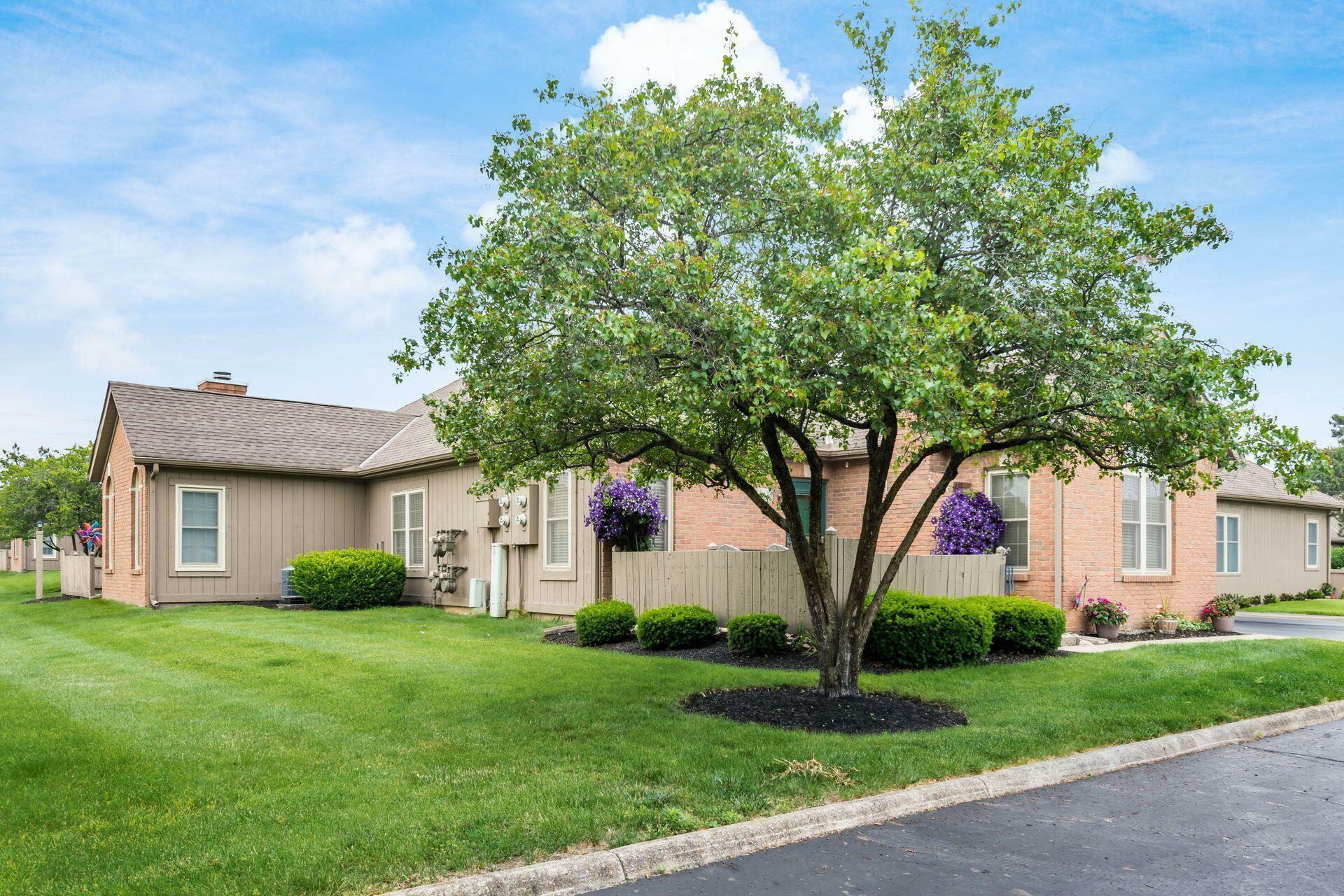 Property Photo: 2423 Hooverside Lane OH 43123