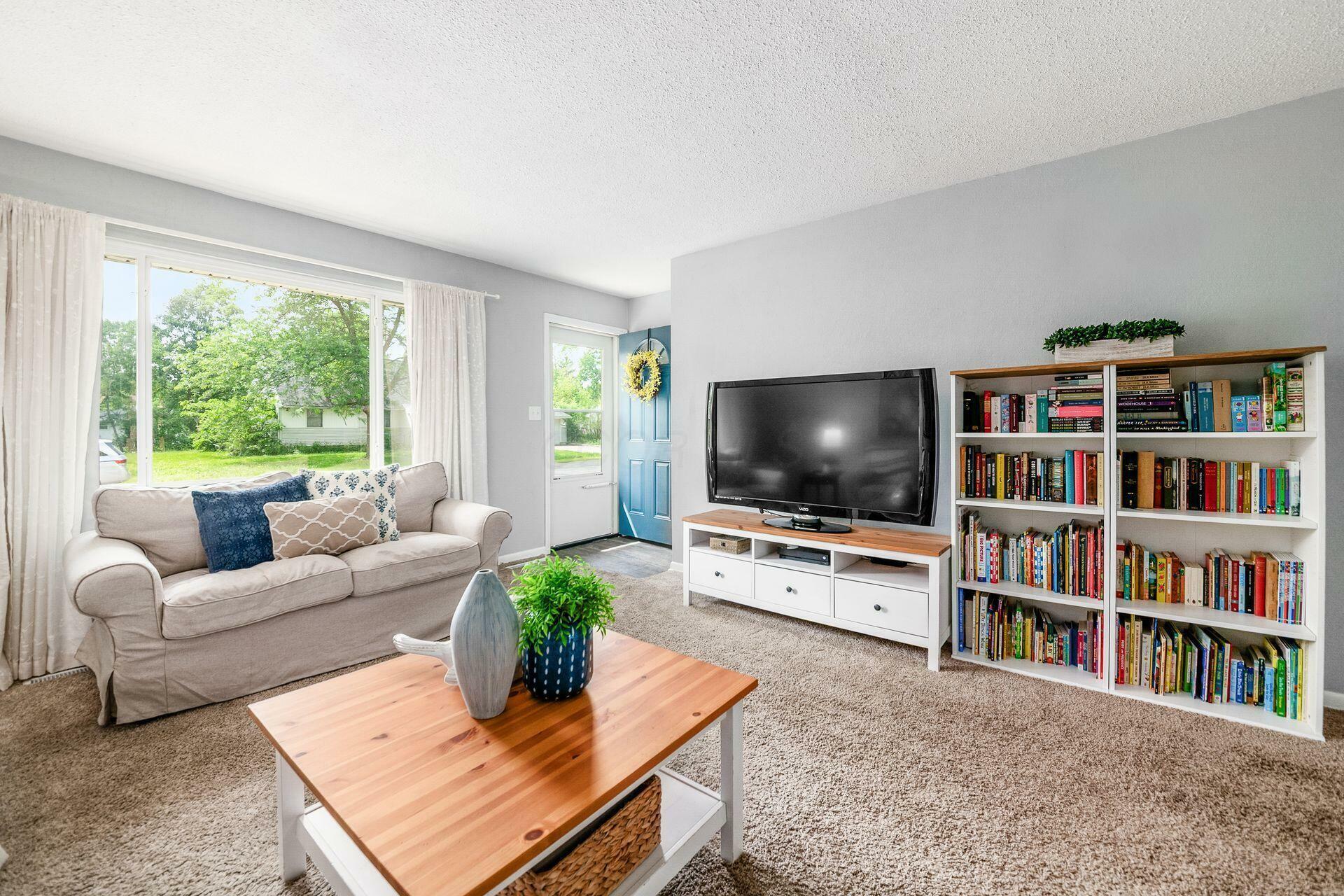 Property Photo: 1058 Erickson Avenue OH 43227
