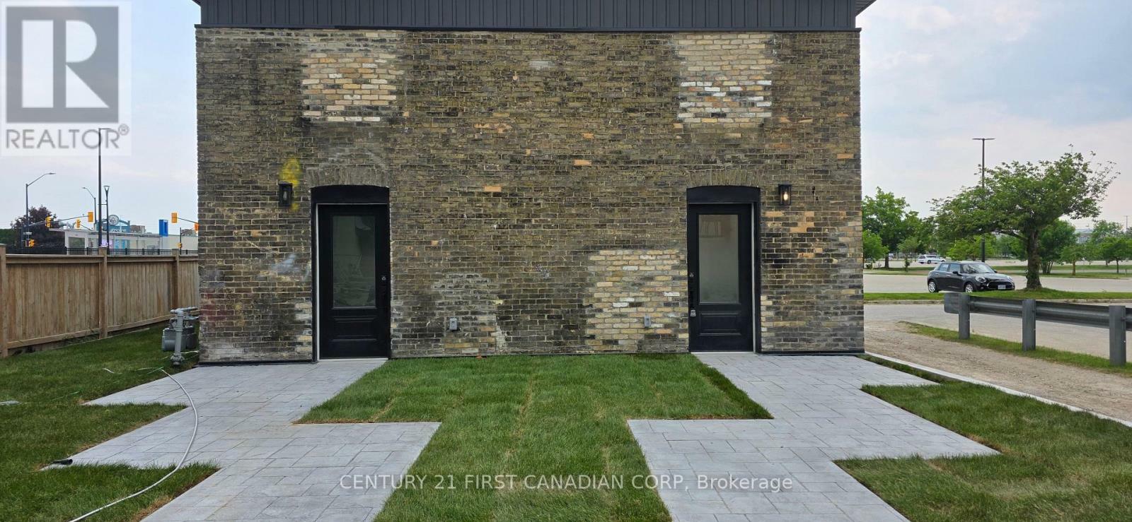 Property Photo: 857 Dundas Street 4 ON N5W 2Z8