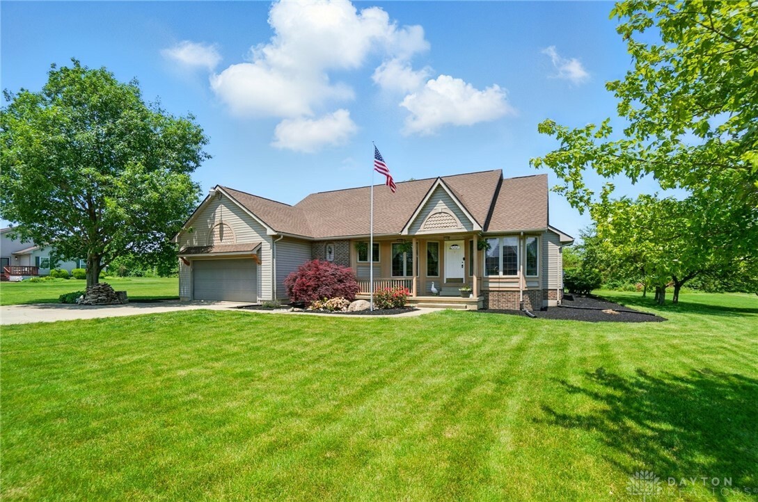Property Photo: 5193 Horseshoe Drive OH 45338
