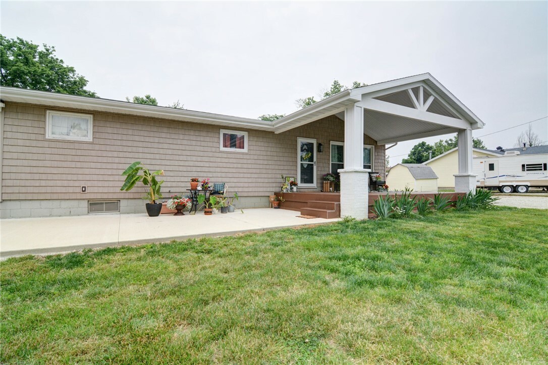 Property Photo:  530 Sunset Drive  IL 62549 