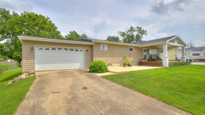Property Photo:  530 Sunset Drive  IL 62549 