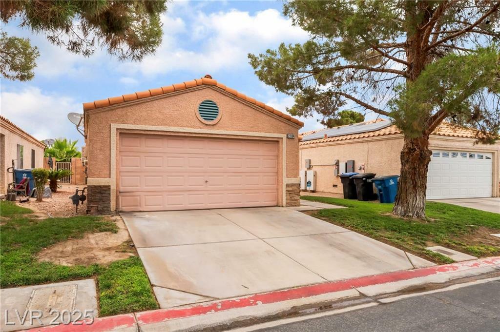 Property Photo: 2104 Kendall Hill Avenue NV 89106