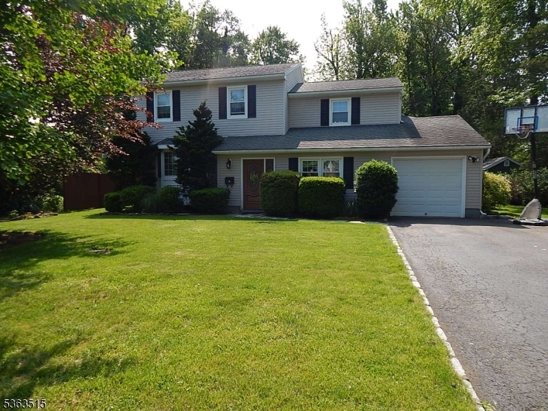 6 Sun Valley Way  Fanwood Boro NJ 07023 photo