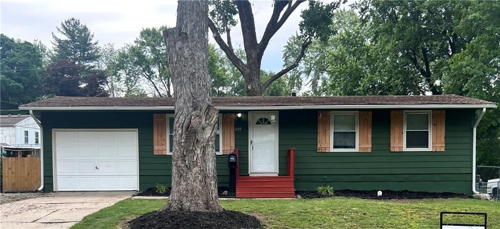 Property Photo: 409 N Geronimo Drive MO 64056