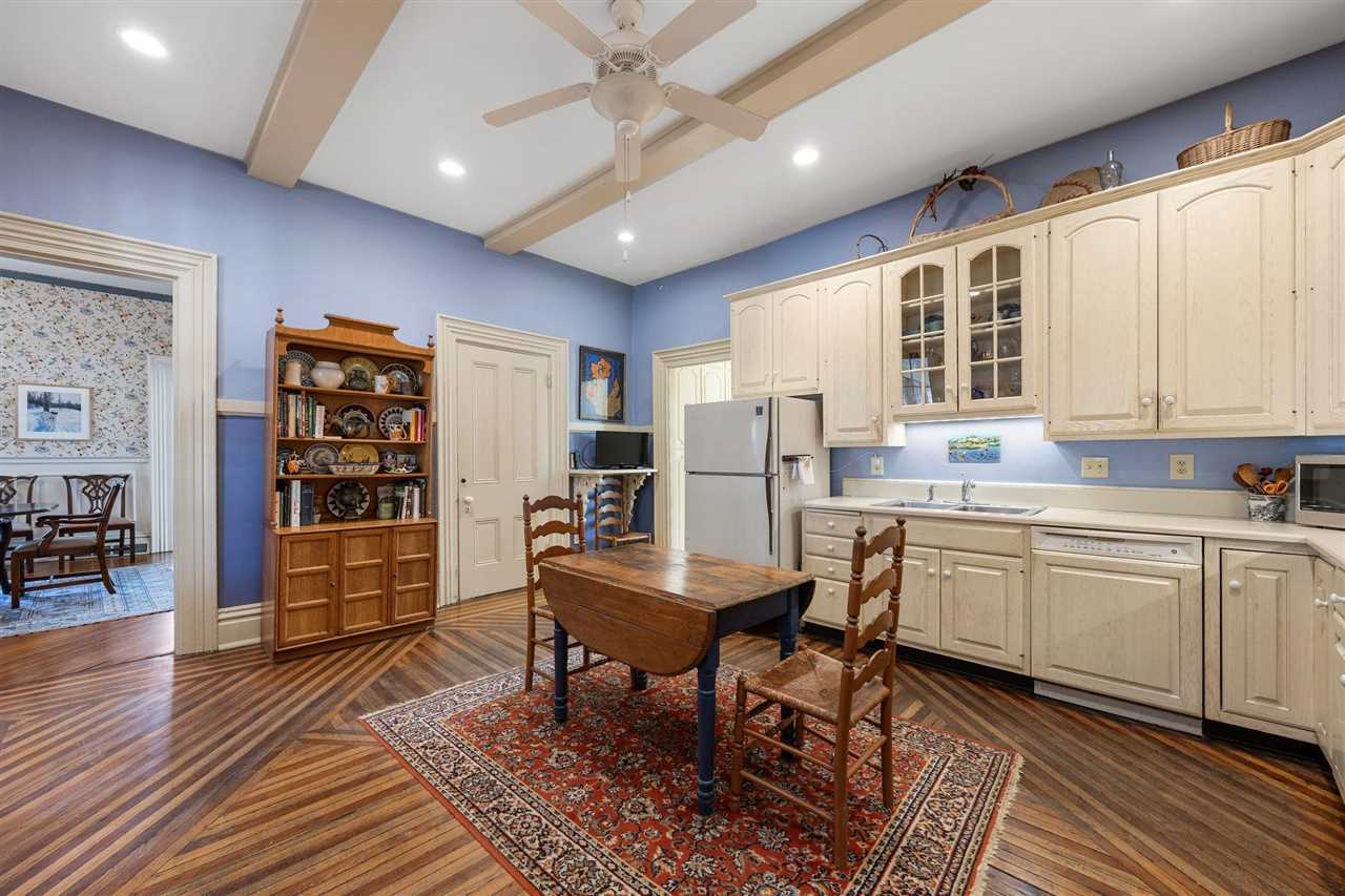 Property Photo: 820 Kirkwood Ave IA 52240