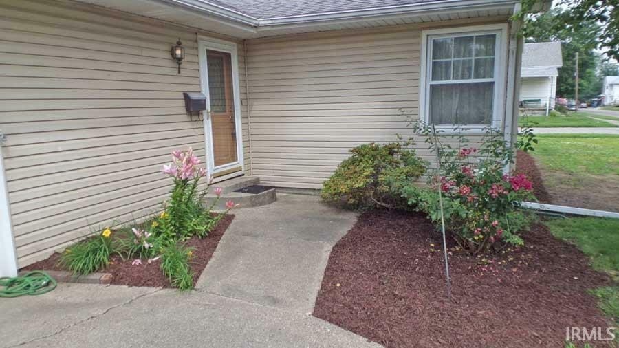 Property Photo: 1001 Barnett Street IN 47591