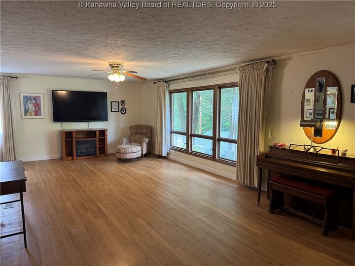 Property Photo: 424 Porter Road WV 25314