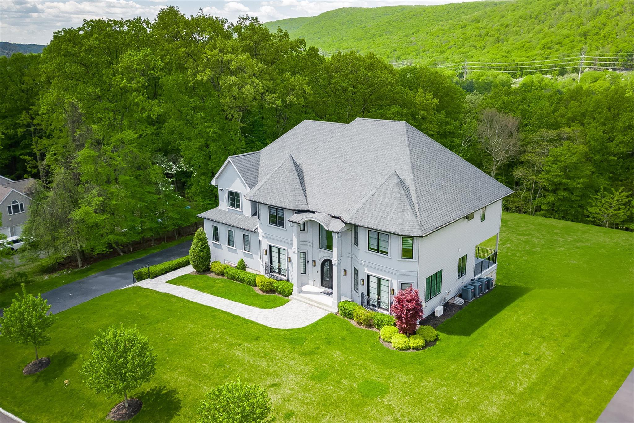 Property Photo:  