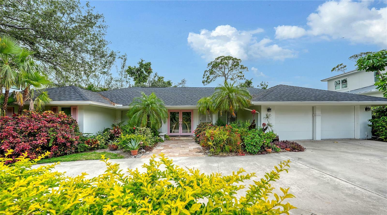 Property Photo: 1610 S Orange Avenue FL 34239