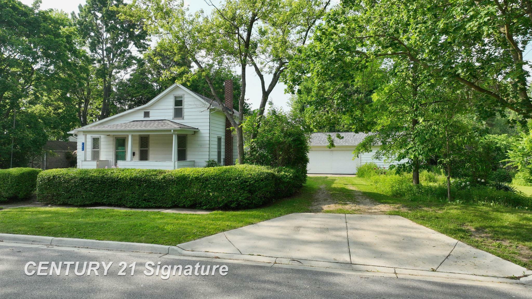 Property Photo: 107 E Johns Street MI 48429-1604