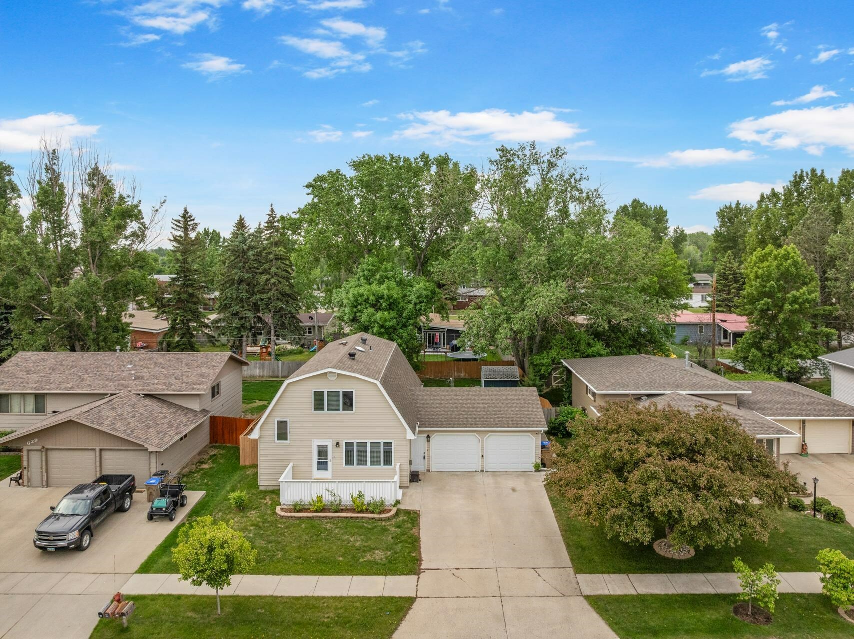 Property Photo: 701 25th Ave NW ND 58703