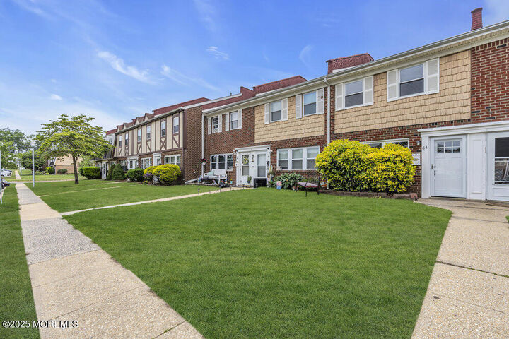 Property Photo:  84 Briar Mills Drive  NJ 08724 