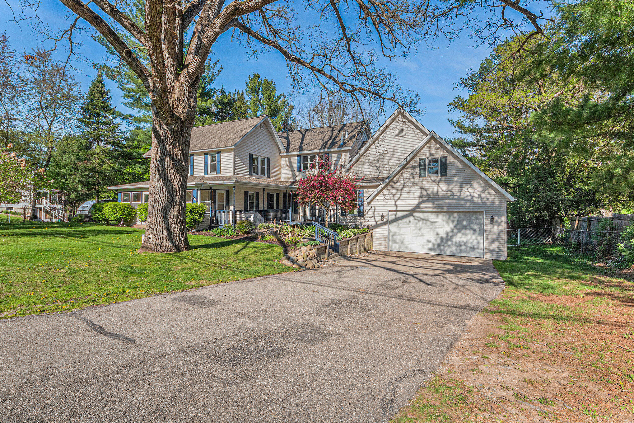 Property Photo:  3916 Grand River Drive  MI 49525 