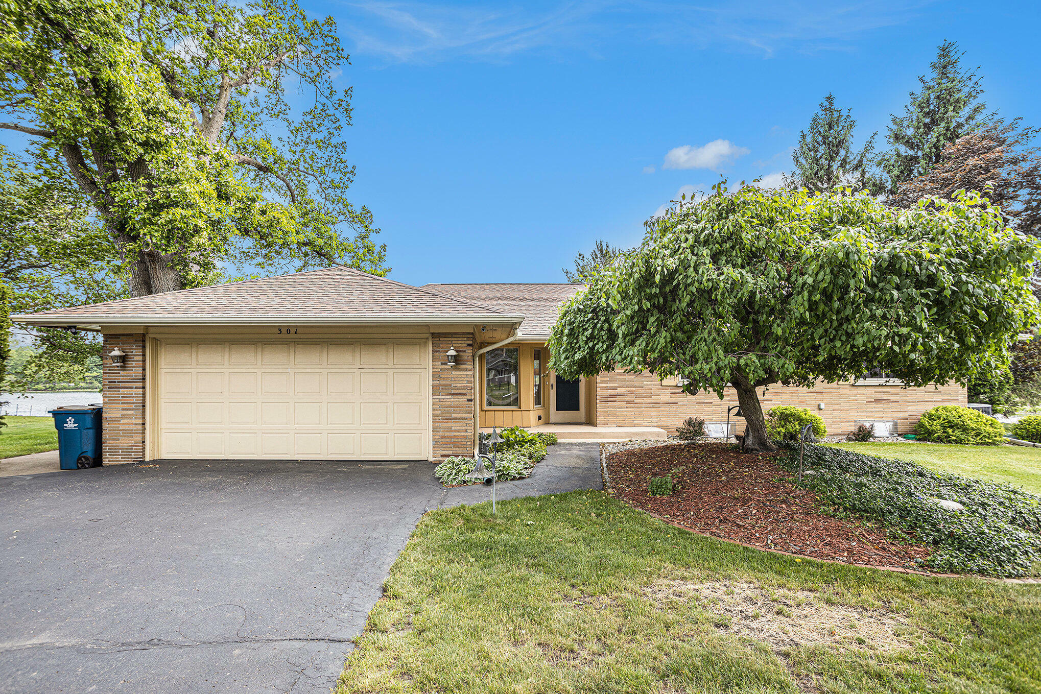 Property Photo:  301 Lakeshore Drive  MI 49015 