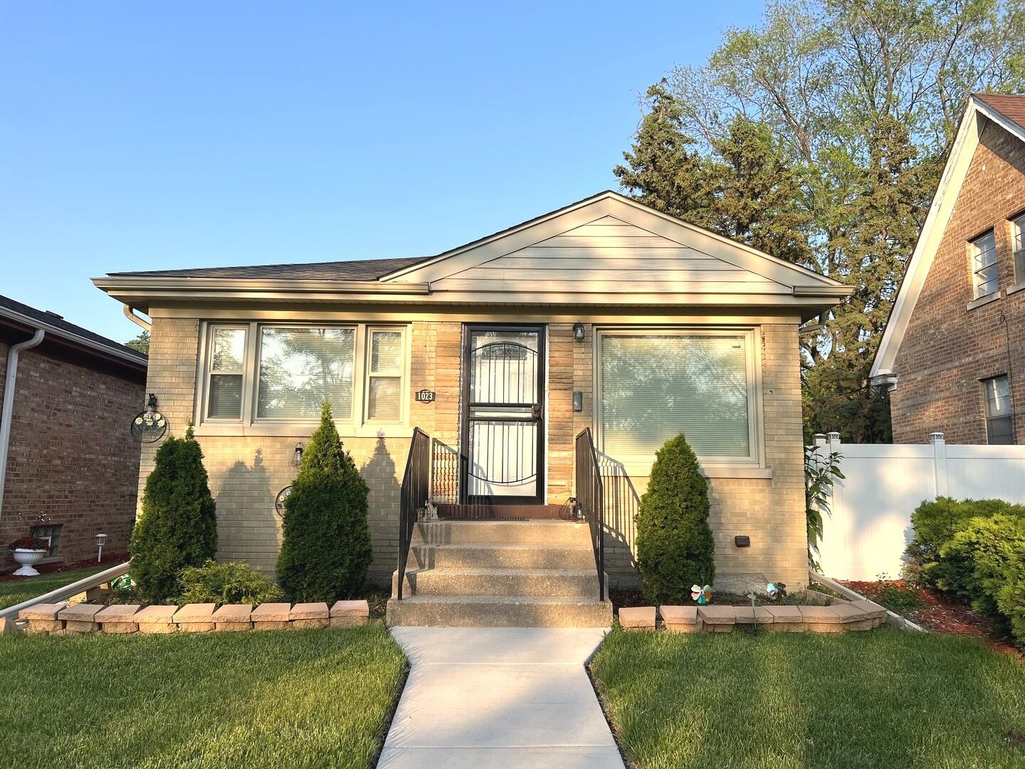 Property Photo: 1023 Rice Avenue IL 60104