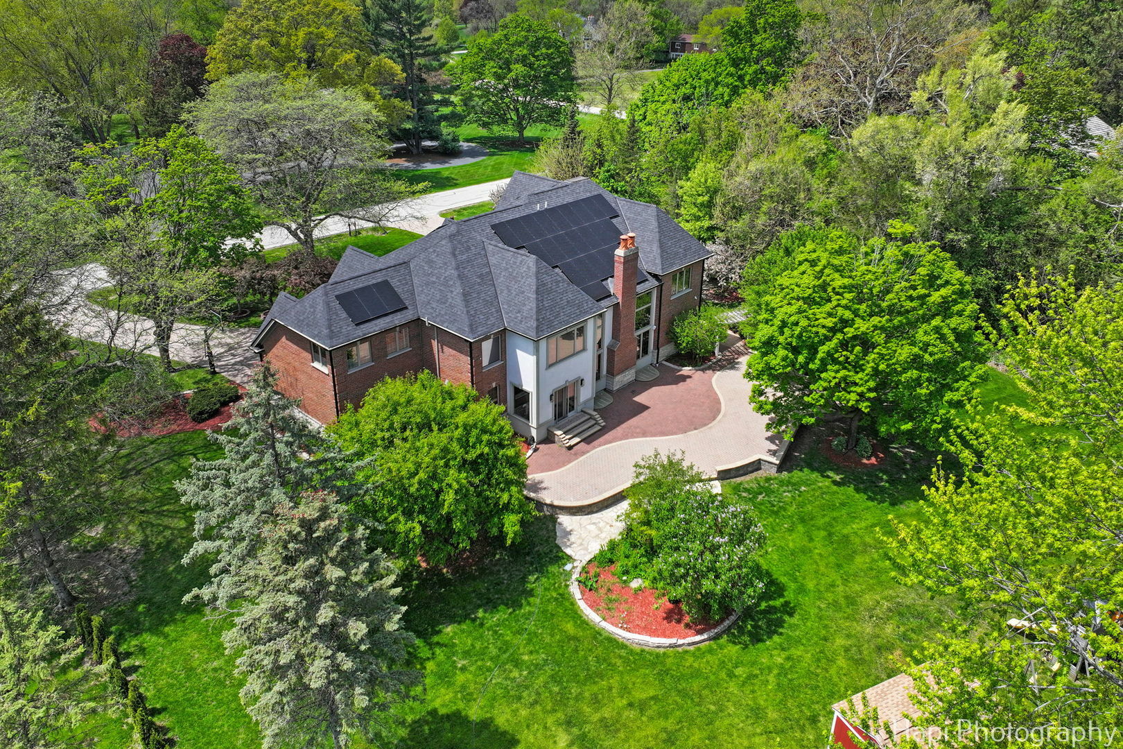 Property Photo: 1400 Banbury Road IL 60067