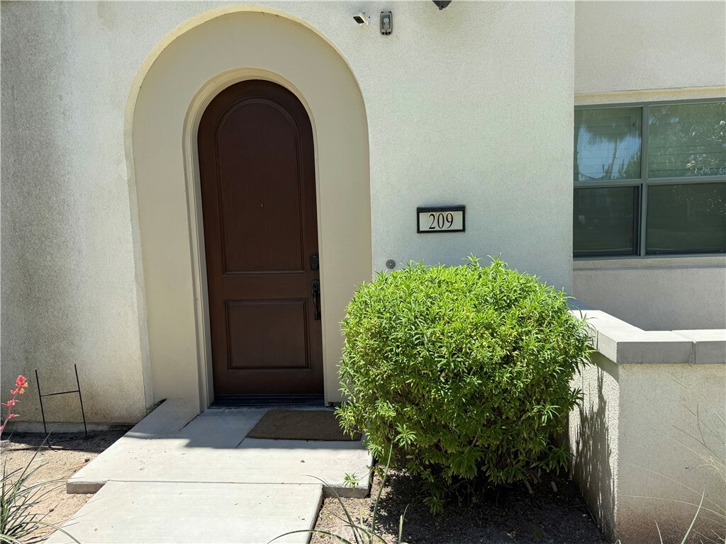 Property Photo: 209 Follyhatch CA 92618