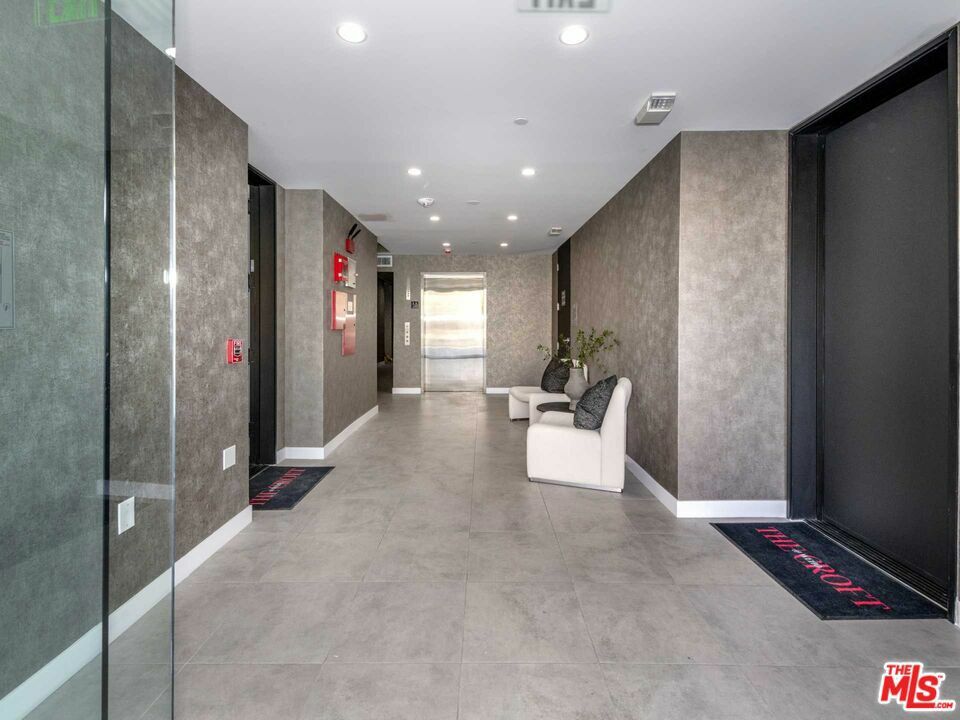 Property Photo: 1017 N Croft Avenue 301 CA 90069