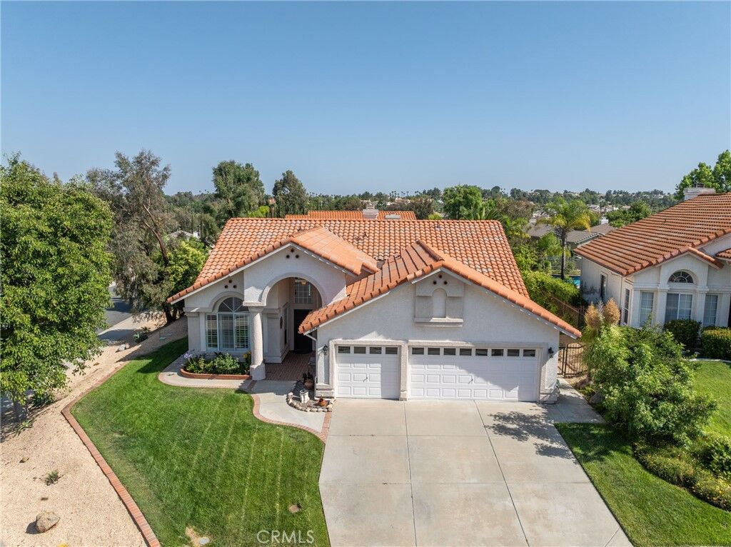 Property Photo:  31436 Corte Sonora  CA 92592 