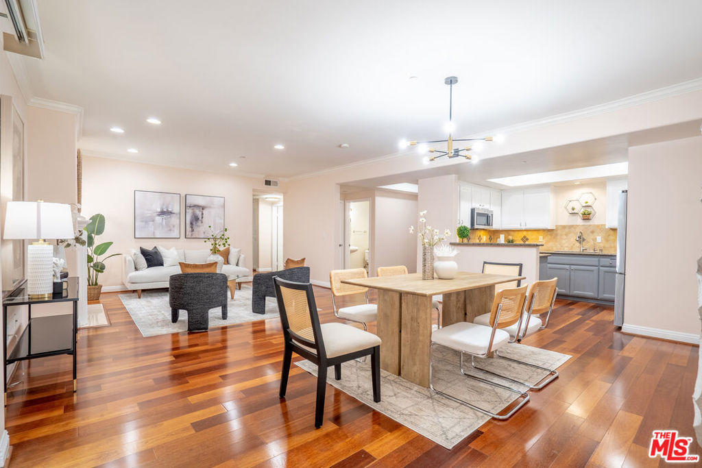 Property Photo: 616 S Wilton Place 103 CA 90005