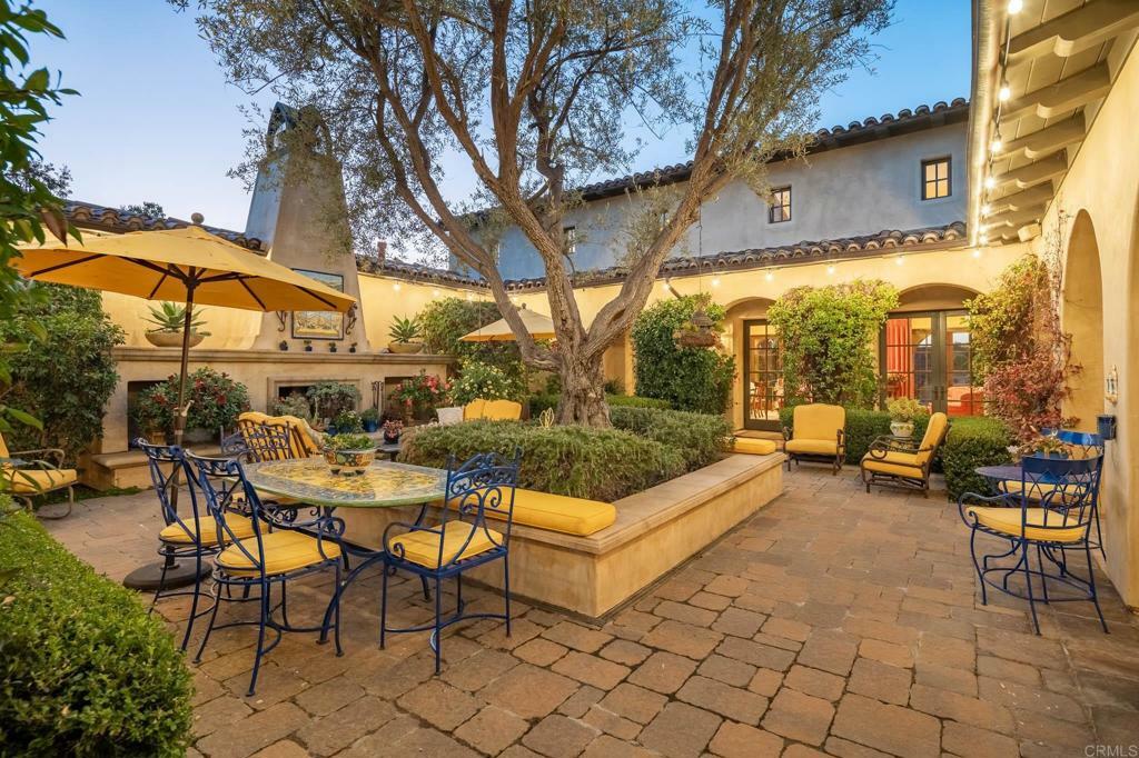 Property Photo: 18669 Via Catania CA 92091