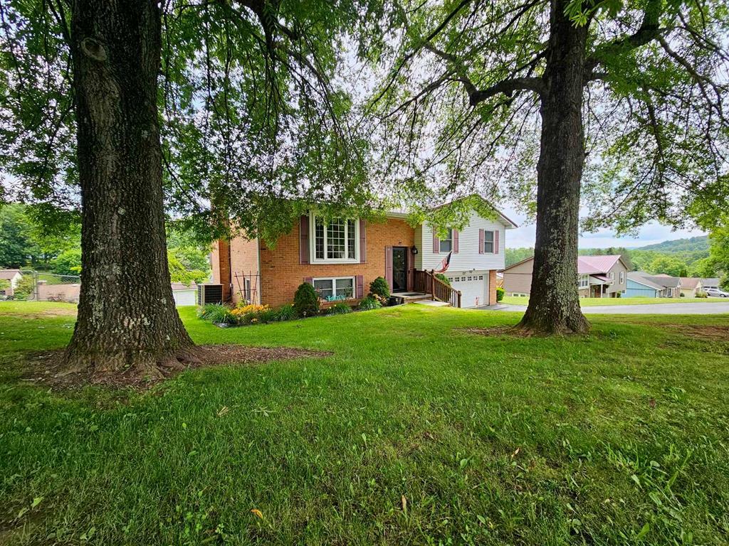 Property Photo: 212 Cardinal Avenue WV 24740