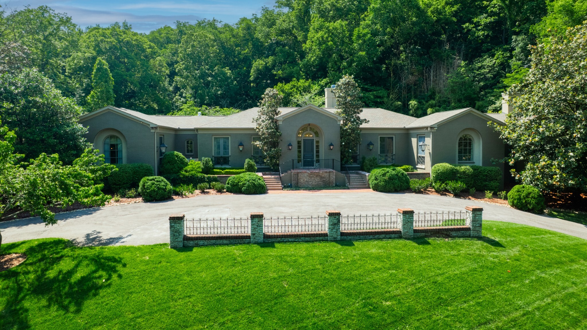4345 Chickering Ln  Nashville TN 37215 photo
