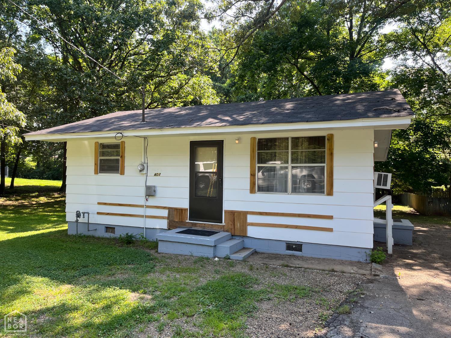 Property Photo: 404 Rogers AR 72401