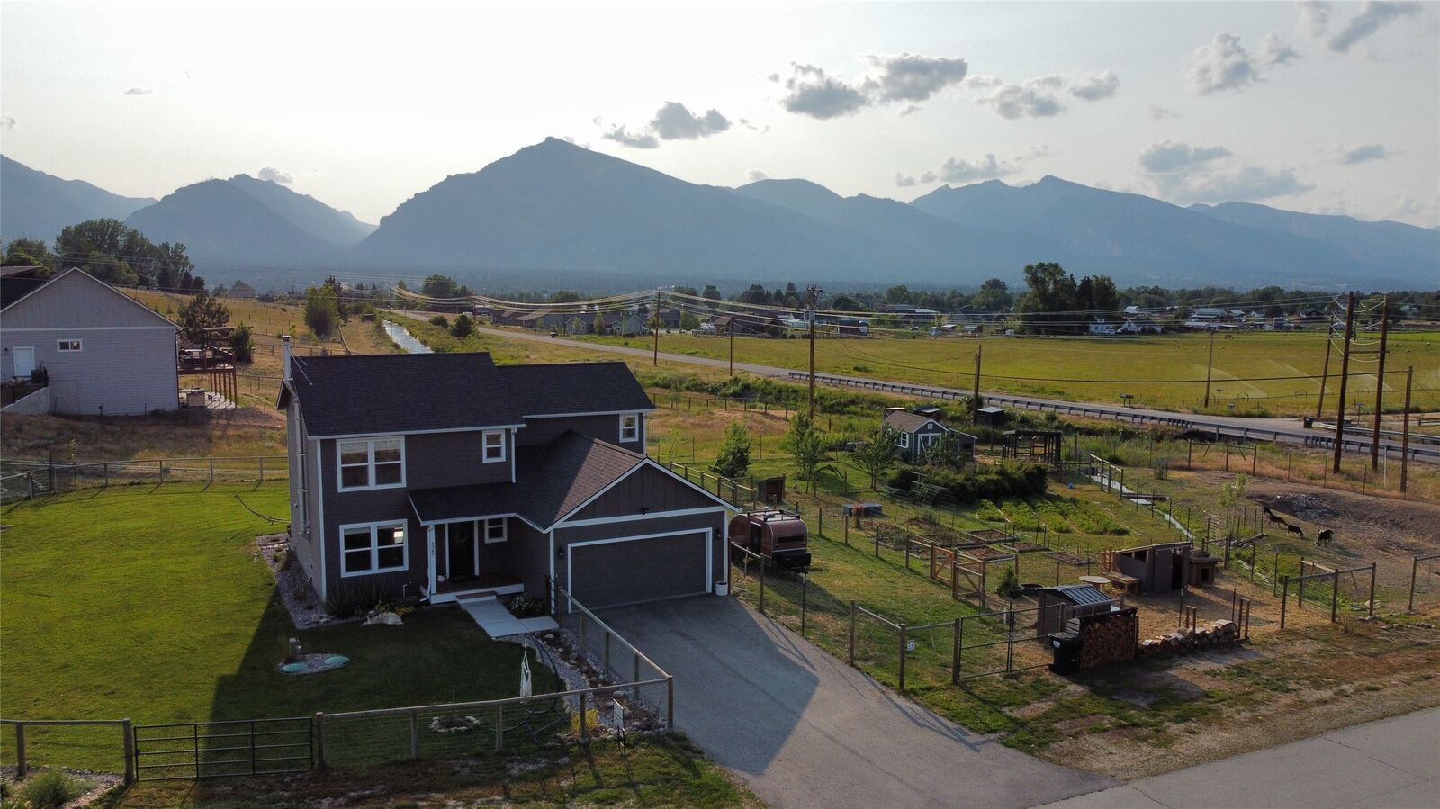 Property Photo:  825 Cochise Way  MT 59840 