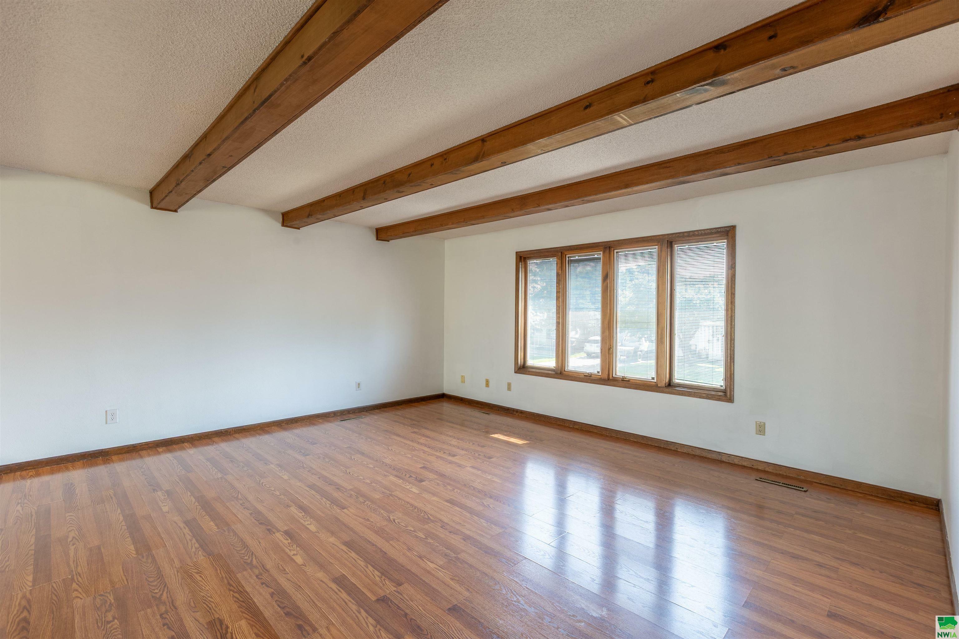 Property Photo: 409 Eastview Dr IA 51055