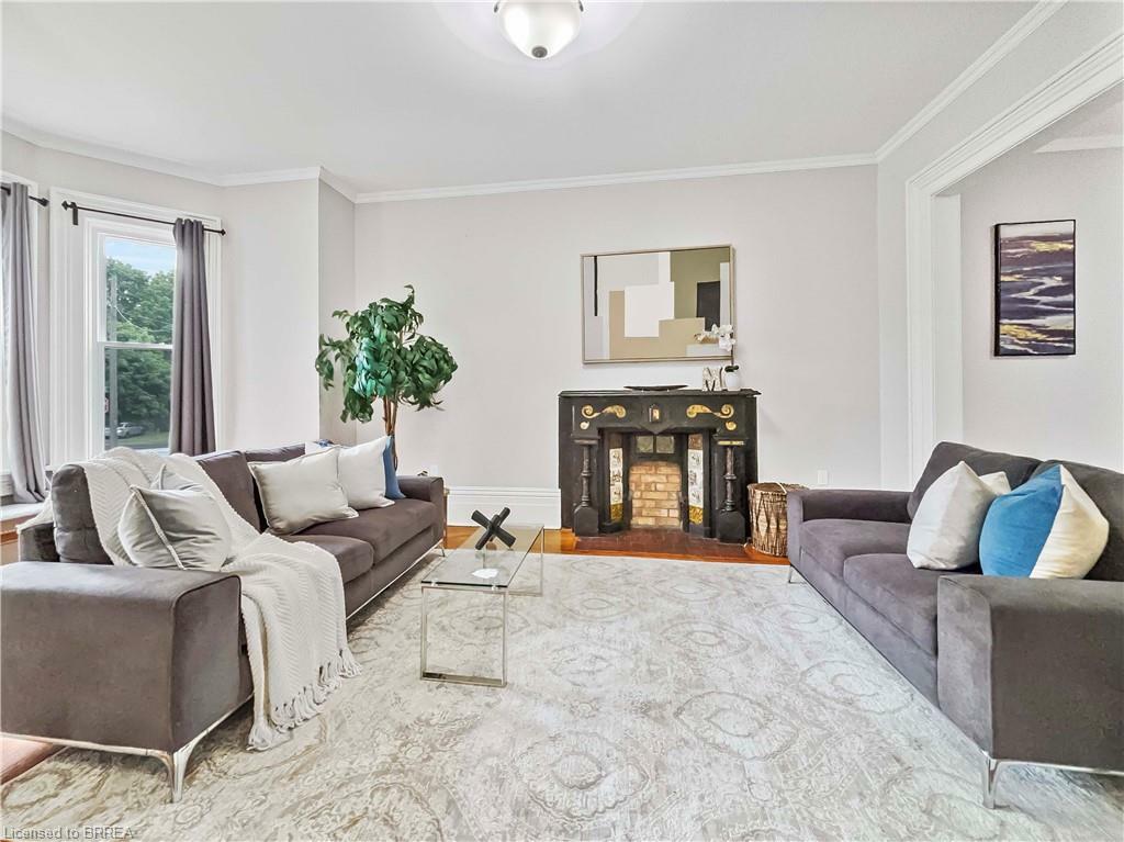 Photo de la propriété: 20 Charlotte Street ON N3L 1N1