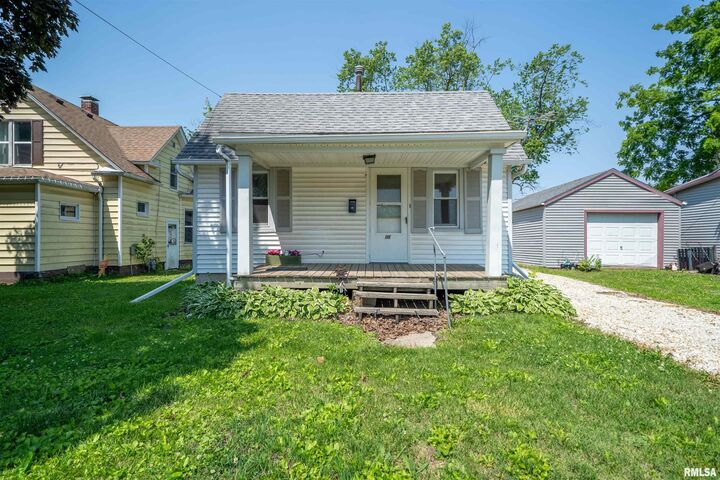 116 S 8th Avenue  Canton IL 61520 photo