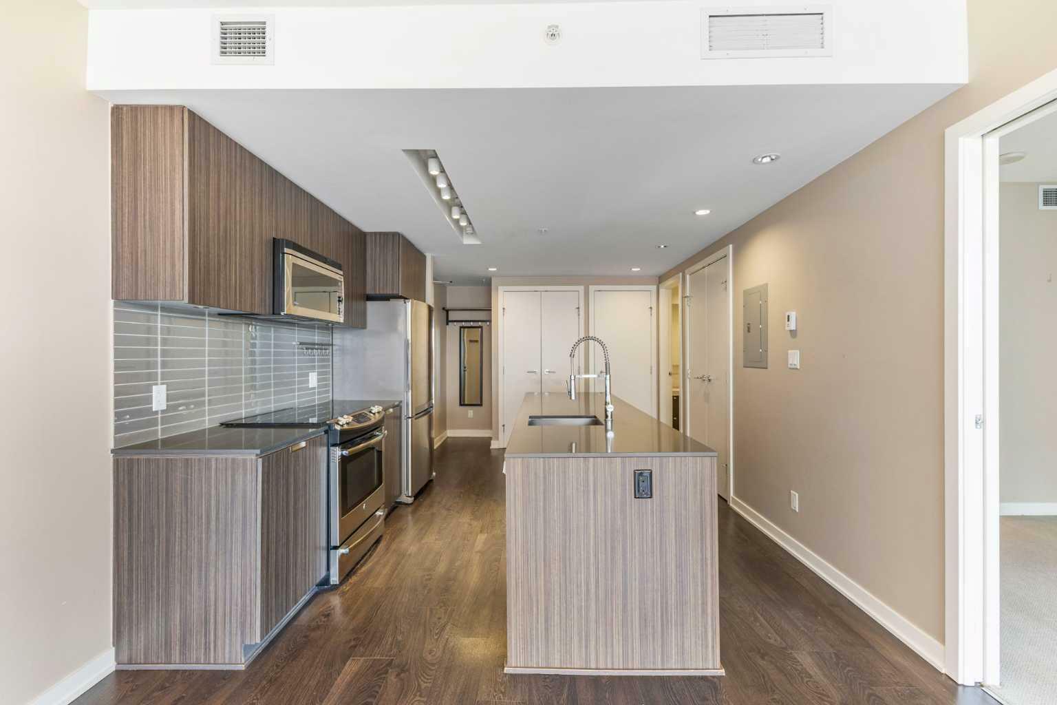 Property Photo: 626 14 Avenue SW 1201 AB T2R 0X4
