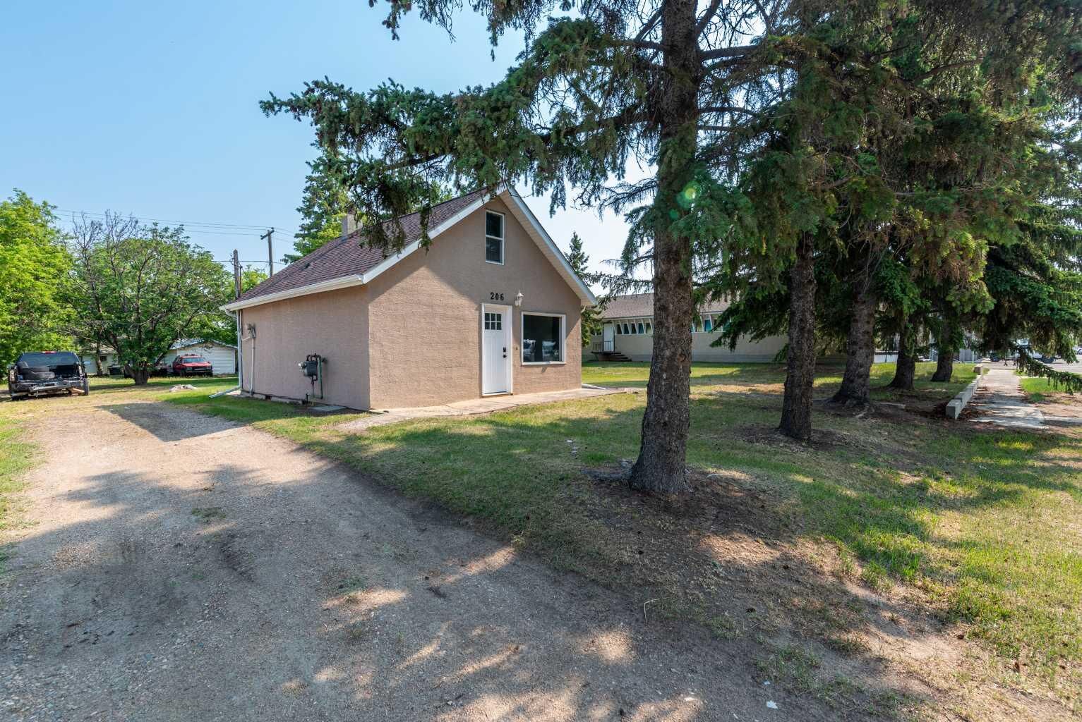 Property Photo: 206 1st Avenue W SK S0M 1M0