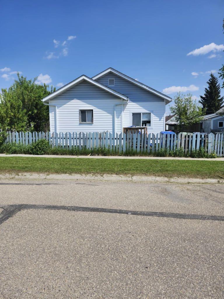 4515 47 Street  Rocky Mountain House AB T4T 1C7 photo