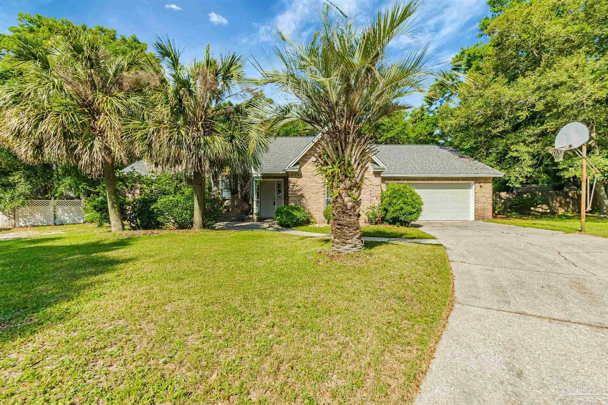 Property Photo: 2727 Chickering Rd FL 32514