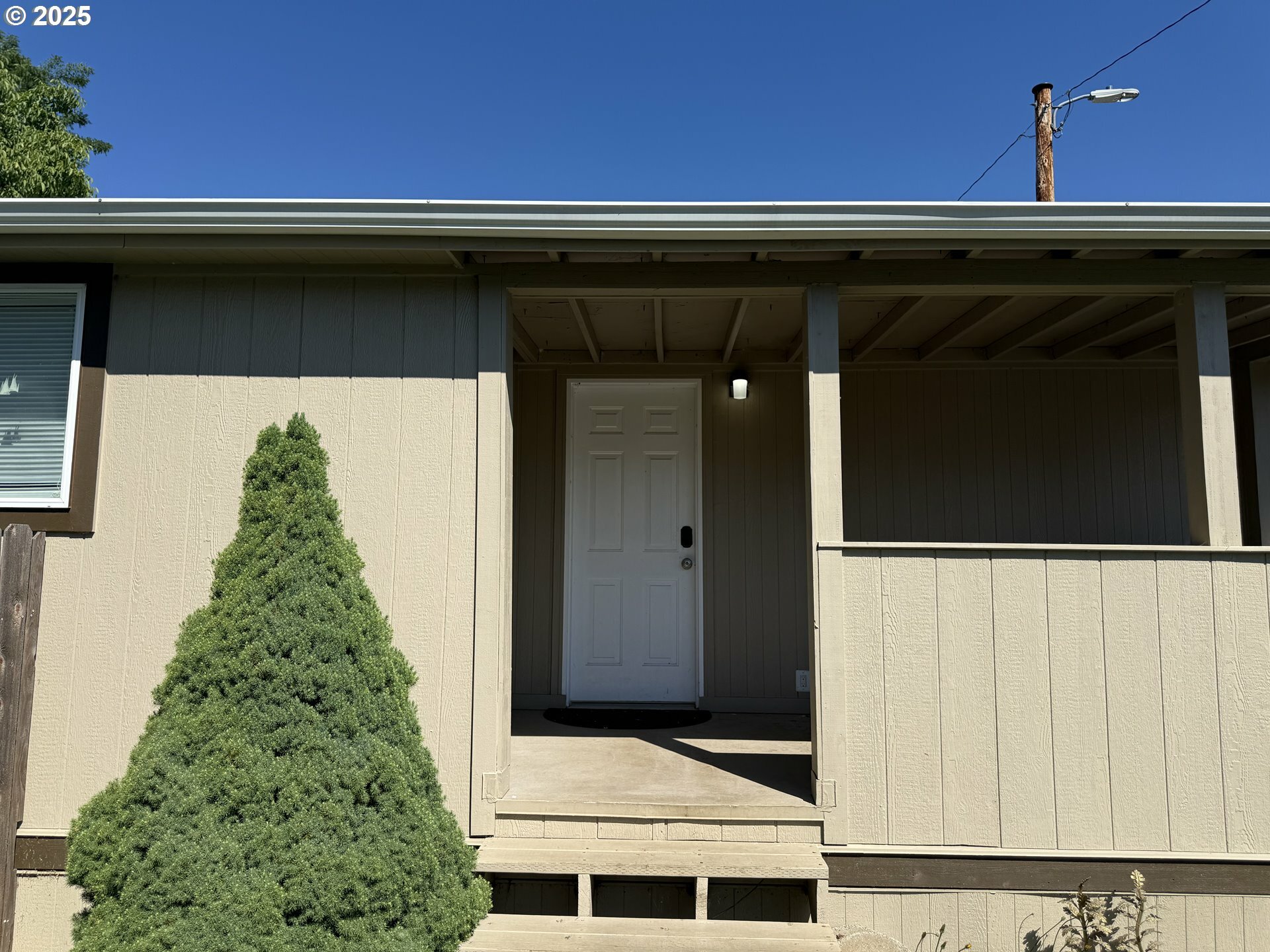 Property Photo: 20140 NE Sandy Blvd 23 OR 97024