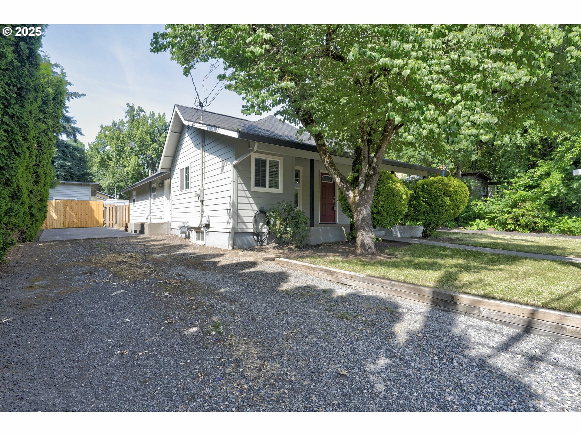 Property Photo: 2823 SE Olsen St OR 97222