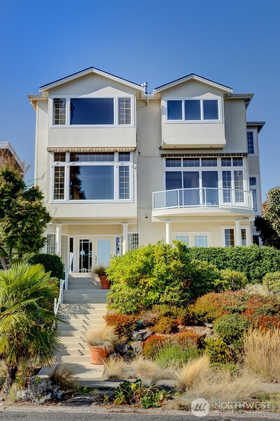 Property Photo: 2221 Viewmont Way W WA 98199