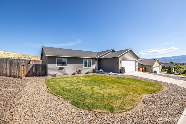 Property Photo:  2709  Semolina Loop  WA 98802 