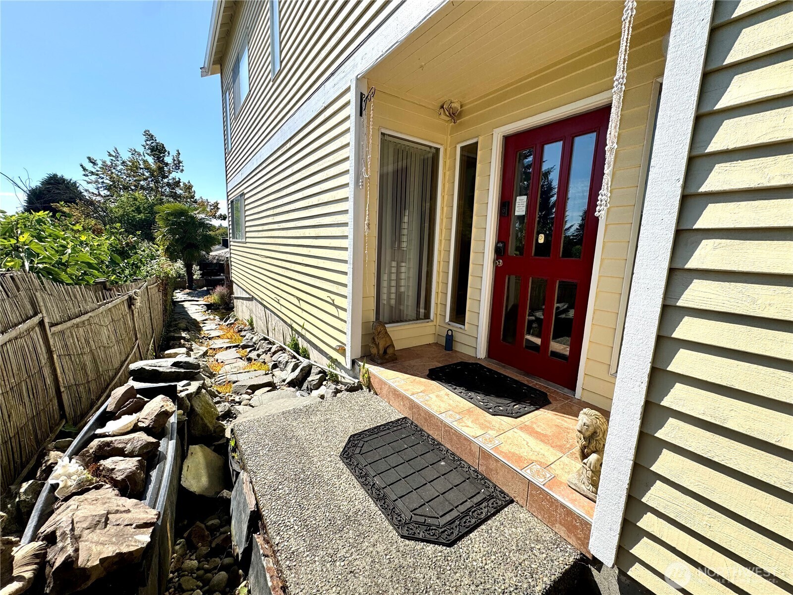 Property Photo: 8605 Meridian Avenue N WA 98103