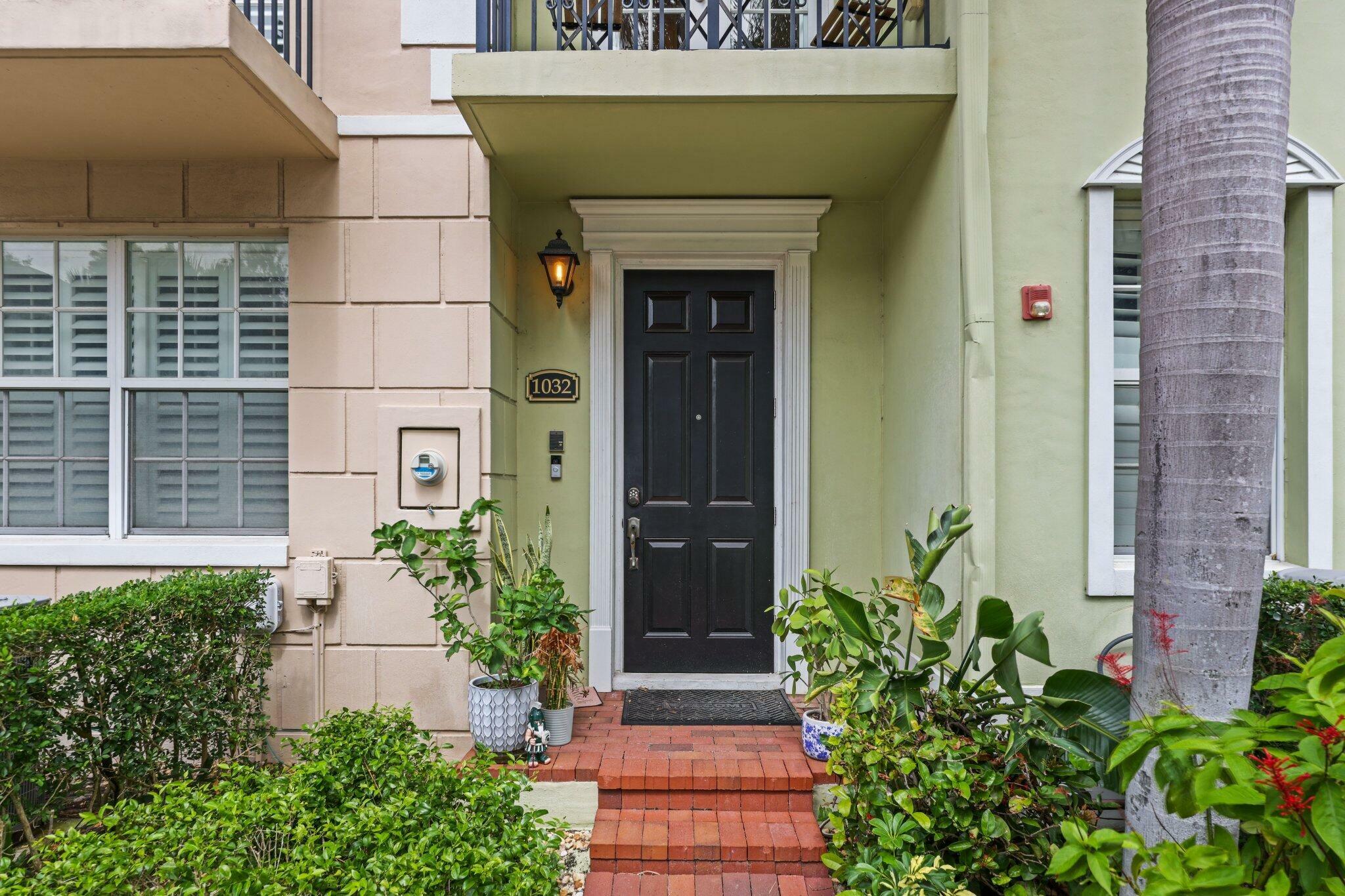 Property Photo: 1032 E Heritage Club Circle FL 33483