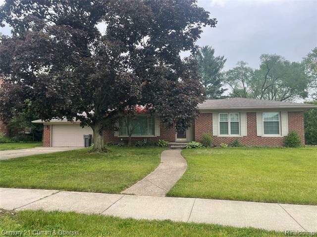 Property Photo: 621 Crescent Drive MI 48124